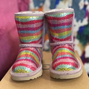 UGG Classic Short II Mural Bootie- Toddler Girls